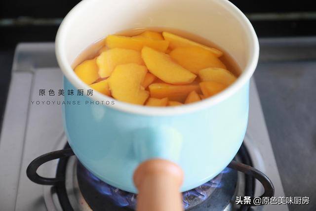 家庭自制黄桃罐头的做法（想吃黄桃罐头不用买，简单3步就搞定）