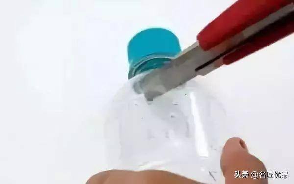 废品制作手工大全简单又漂亮（废弃的矿泉水瓶别扔，教你在家自制塑料瓶，孩子的最爱）