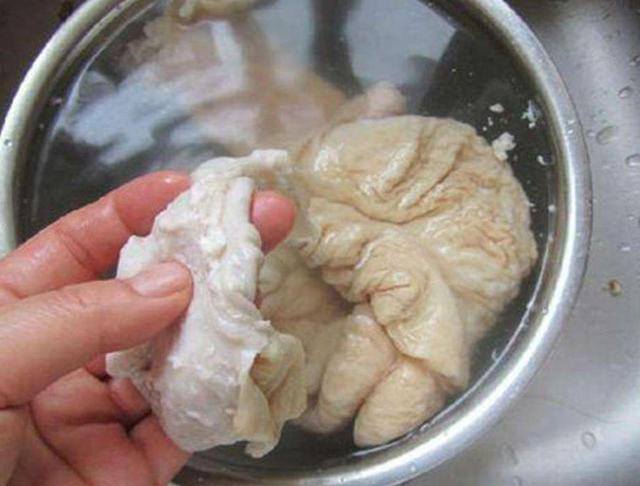 自己在家洗肠的最简单方法（洗猪大肠，只加盐和醋还不够，多加一样东西，洗得干净没异味）