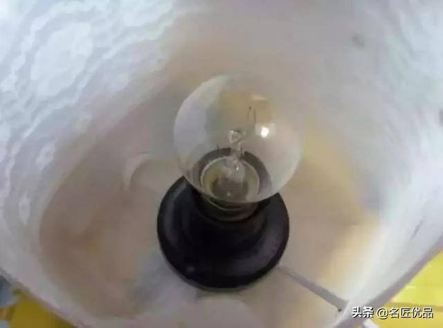废品制作手工大全简单又漂亮（废弃的矿泉水瓶别扔，教你在家自制塑料瓶，孩子的最爱）