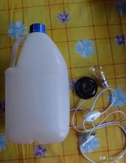 废品制作手工大全简单又漂亮（废弃的矿泉水瓶别扔，教你在家自制塑料瓶，孩子的最爱）