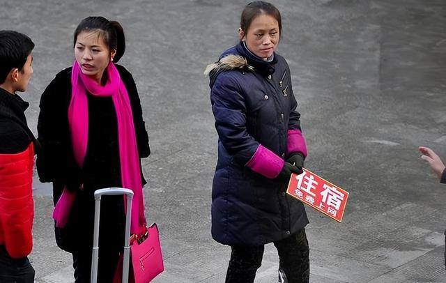 10间房小旅馆一年能挣多钱（火车站附近的宾馆老板一年能赚多少钱？）