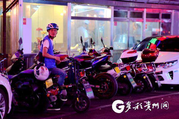 跑代驾一晚上能挣多少钱（兼职的代驾小哥：一晚上能赚四五百）