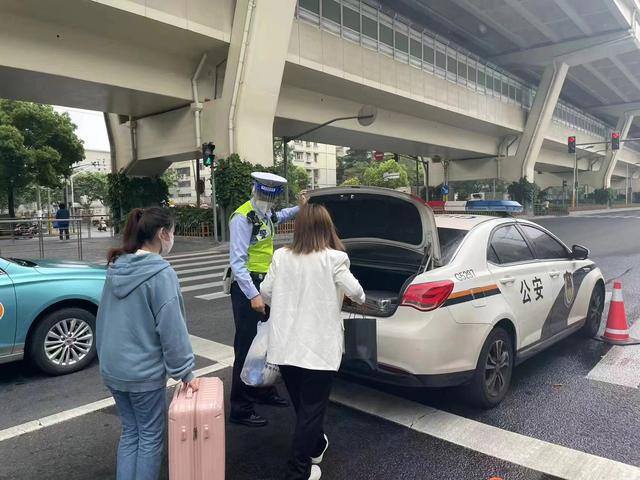 怎么拍违章车辆挣钱（上海一男子多次违反交通管制规定强行通行被处罚）