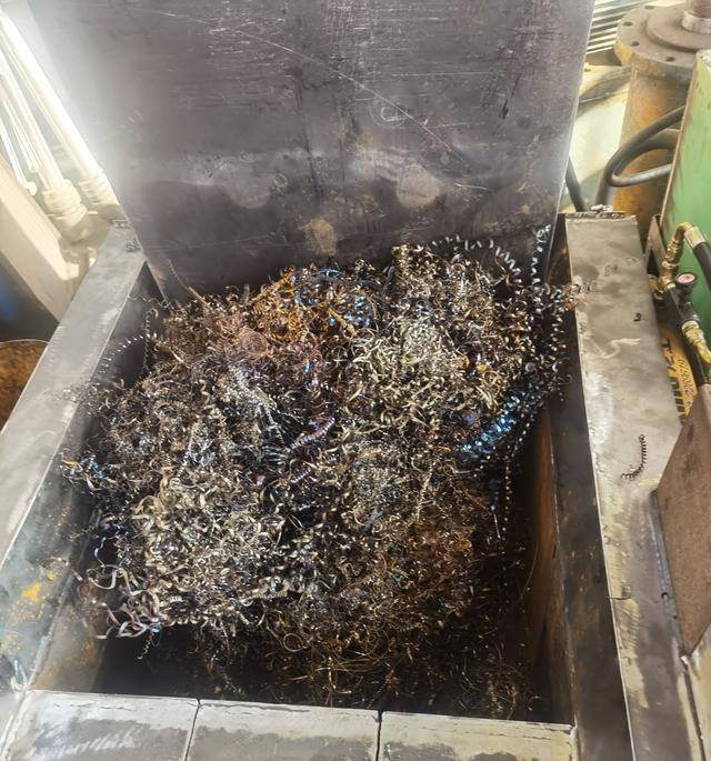 想做点小本生意不知道做什么好呢（废铁废钢行业怎么样？）