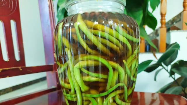 在家怎么制作酸豆角（酸豆角怎么做好吃？）