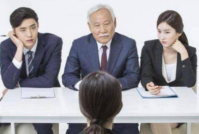什么工作工资高适合女生（高楼林立的“牢笼”）