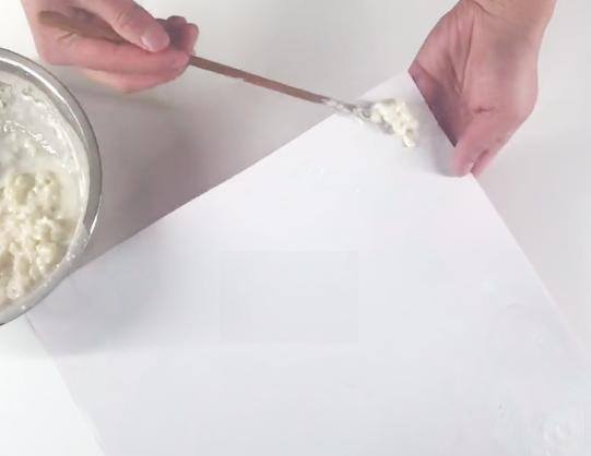 如何制作胶水（年前贴对联别再用胶水了，教你个简单方法，对联贴牢固不起皱）