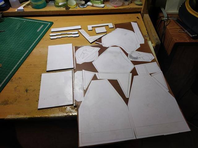 手机支架怎么做手工（复仇者手机支架制作）