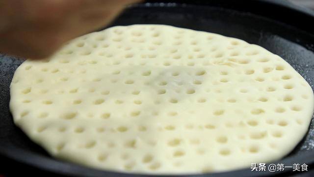 在家怎么做披萨（教你在家做披萨，不用烤箱也能做出上等的披萨）