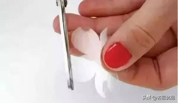 废品制作手工大全简单又漂亮（废弃的矿泉水瓶别扔，教你在家自制塑料瓶，孩子的最爱）