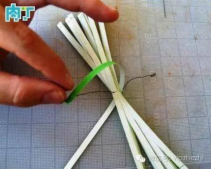 灯笼制作手工折纸（简单易学的小纸灯笼）