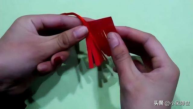 手工手工（如何教孩子手工折纸鞭炮？就用真实鞭炮的编制方法就可以！）