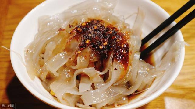 适合摆摊的小吃生意（地摊经济复苏，一份热干面的成本在2元左右）