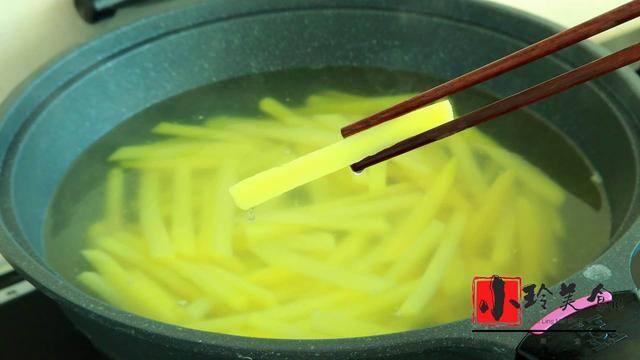 薯条在家怎么做（孩子想吃薯条不用出去买啦，教你在家做）