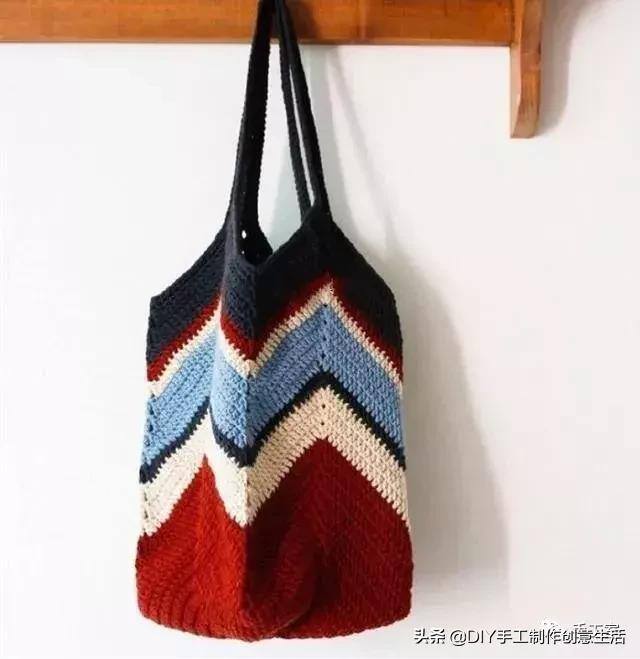 手工做的布包大全（钩一个漂亮的手工编织包包）
