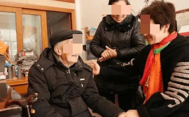 做家政一个月挣多少钱（住家保姆月薪过万，住家保姆的苦恼）