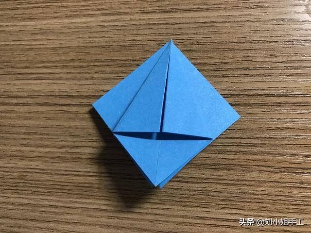 手工小雨伞的简单做法（简单易学的折纸小雨伞）