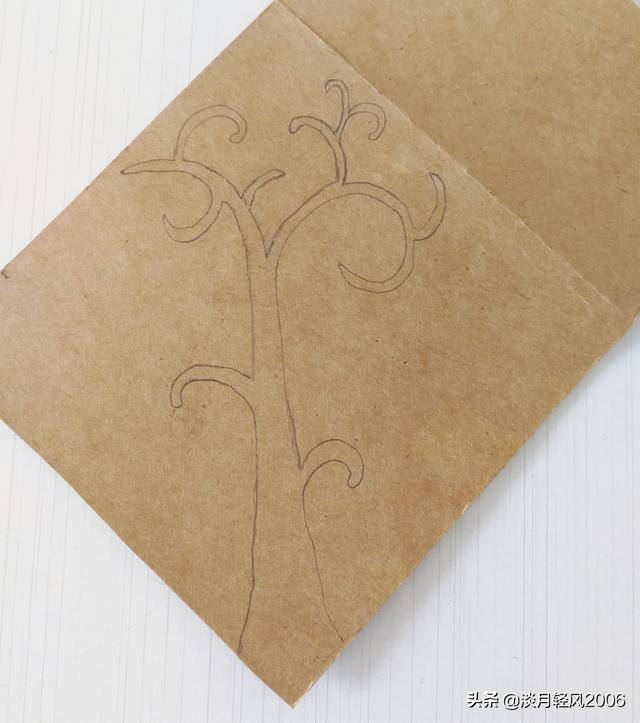 用废品做手工（幼儿园手工：废纸粘贴画）