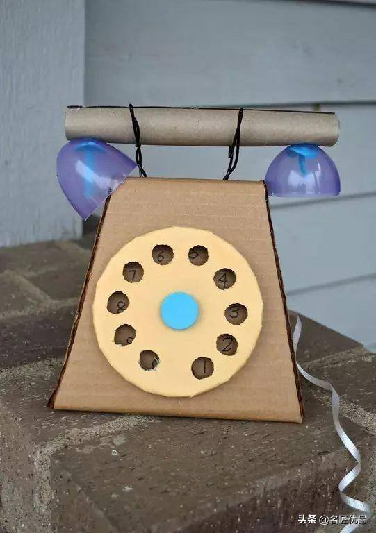 废旧纸箱手工制作大全（幼儿园纸板双层停车场）