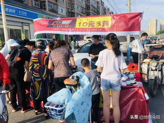 摆地摊卖袜子挣钱吗（摆地摊在这些地方卖袜子，稳赚不赔）