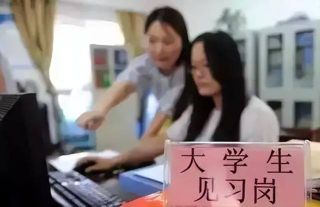 一个大专文凭能干什么（专科生毕业后，在校大学生从事什么工作最好？答案很现实）