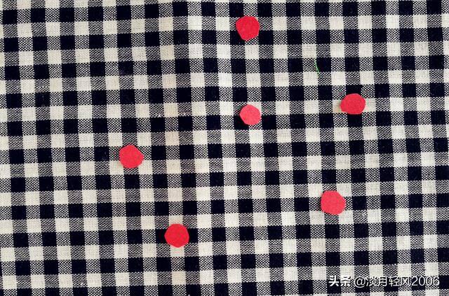 用卡纸做手工（用卡纸做一幅有花、有蝴蝶的春天的画）