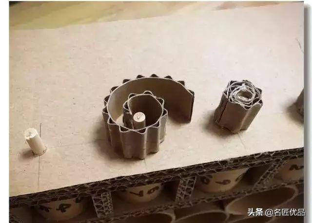 废旧纸箱手工制作大全（幼儿园纸板双层停车场）