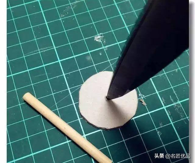 废旧纸箱手工制作大全（幼儿园纸板双层停车场）