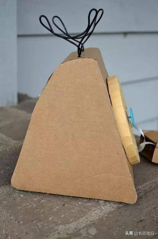 废旧纸箱手工制作大全（幼儿园纸板双层停车场）