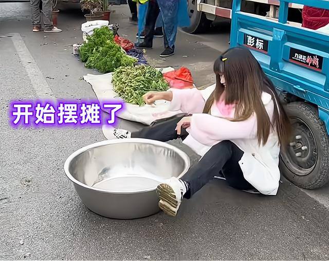 众人帮赚钱（山东济宁：女子街头“乞讨”收入200多，专家呼吁：年轻人不该躺平）