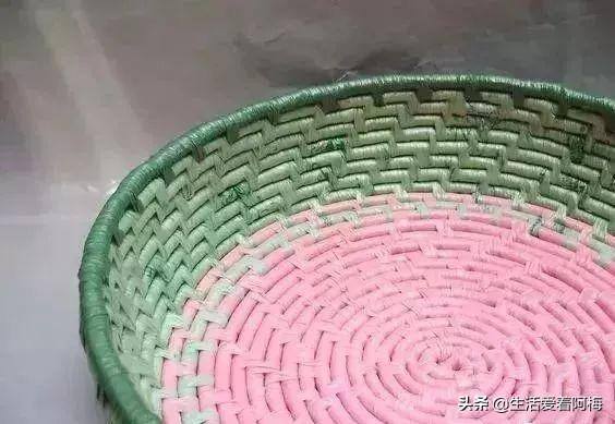 包包怎么做 手工制作（环保手工，塑料袋剪成条，编织成收纳筐或包包，手工制作附教程）