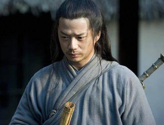 挣钱厉害的女人面相（勾头女子挺胸汉，一生富贵半生闲）