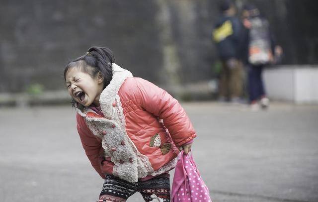 挣钱厉害的女人面相（勾头女子挺胸汉，一生富贵半生闲）