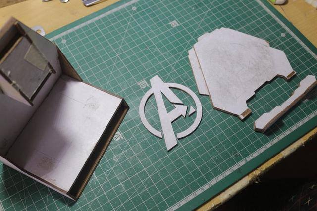 手机支架怎么做手工（复仇者手机支架制作）