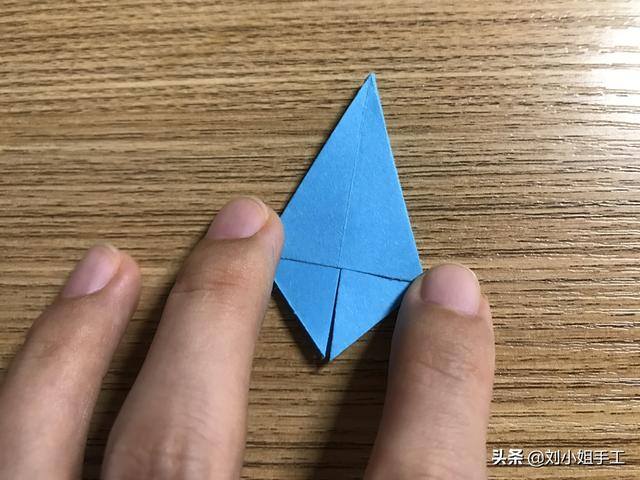 手工小雨伞的简单做法（简单易学的折纸小雨伞）