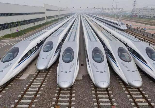 中国高铁赚钱还是亏钱（中国高铁半年亏损近亿，赚到的钱都去哪了？答案你可能想不到）