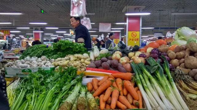 卖菜怎么样卖才能赚钱（一板车上卖白菜赚钱吗？）