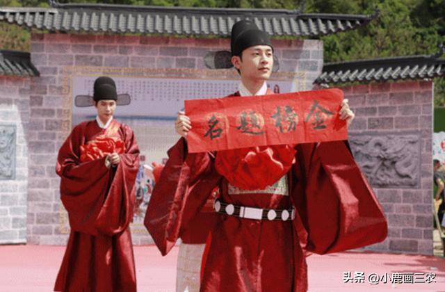 上坟带什么能发财（“过年上坟带四人，祖先高兴财上门”，带去这几类人，财运亨通）