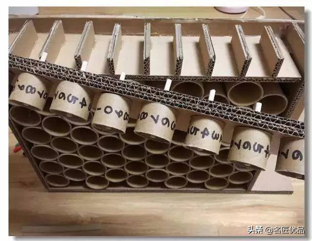 废旧纸箱手工制作大全（幼儿园纸板双层停车场）