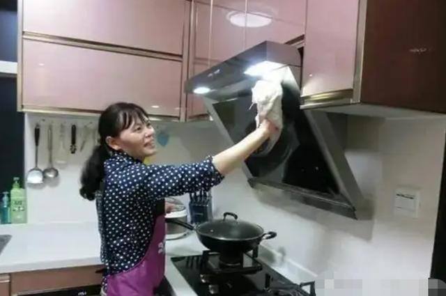 做家政一个月挣多少钱（住家保姆月薪过万，住家保姆的苦恼）