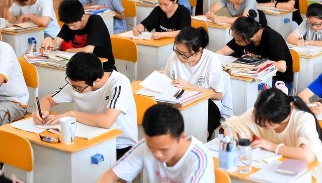 女生干什么工作好（高考志愿填报：3个适合女生的高薪专业）