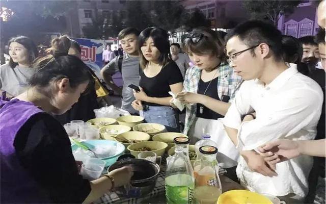 小本生意做什么最有市场（街头巷尾的小生意，做好了一天也能挣到三五百）