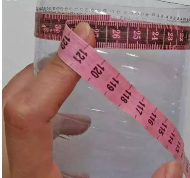 用矿泉水瓶做手工简单又漂亮（废弃的矿泉水瓶别扔，教你在家自制塑料瓶，孩子的最爱）