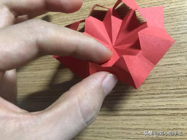 手工小雨伞的简单做法（简单易学的折纸小雨伞）