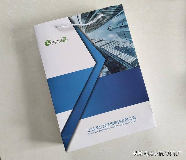 手袋外发加工（怎样才能够生产制作出潮流化的手提袋印刷产品）