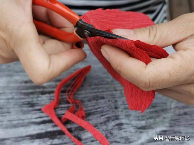 手工玫瑰花的做法教程（手把手教你制作一朵美丽的玫瑰）