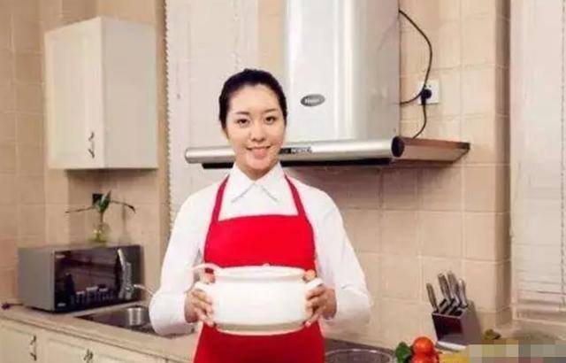 做家政一个月挣多少钱（住家保姆月薪过万，住家保姆的苦恼）