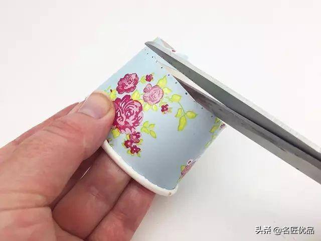 废旧纸箱手工制作大全（幼儿园纸板双层停车场）