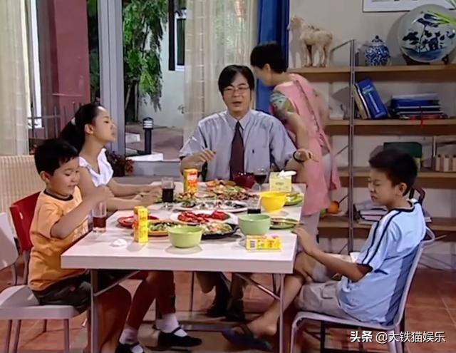 漂亮后娘养娃致富（《亲爱的，热爱的》里的韩佳佳，看似温柔如水）